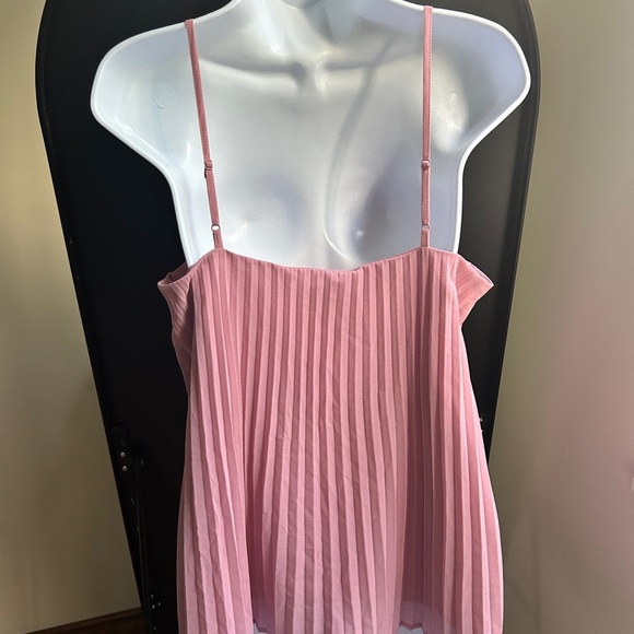 Flowy Pink Pleated Spaghetti Strap Top - Picture 4 of 6